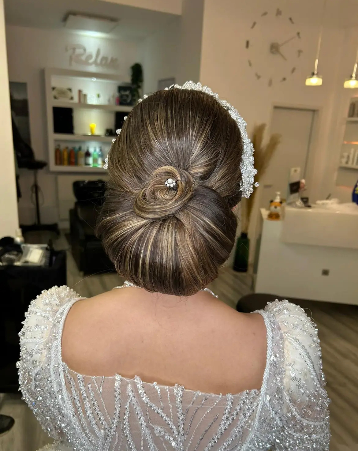 Hochsteckfrisur mit Volumen – eleganter Look für Events