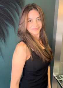 Strahlendes Lächeln mit natürlichem Styling