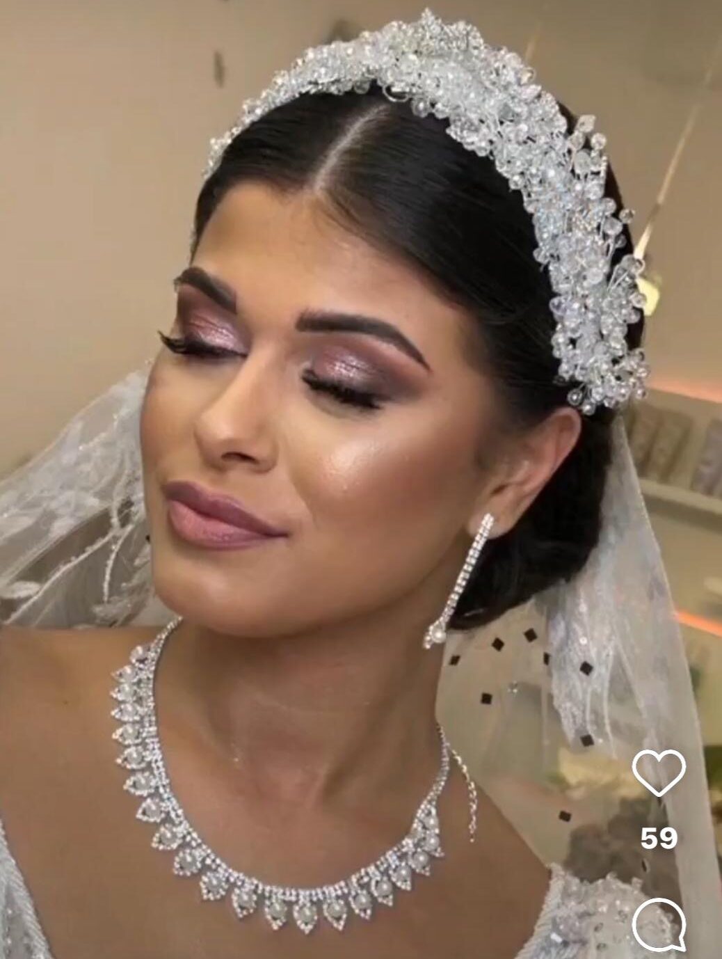 Braut-Make-up mit Schmuck – professionell gestylt